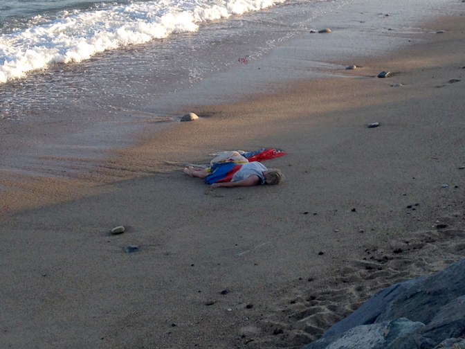 Anna-Kunz, Protagonist 3, 2014. Documentation of Performance, Montauk, NY. Photo: Iliana Ortega